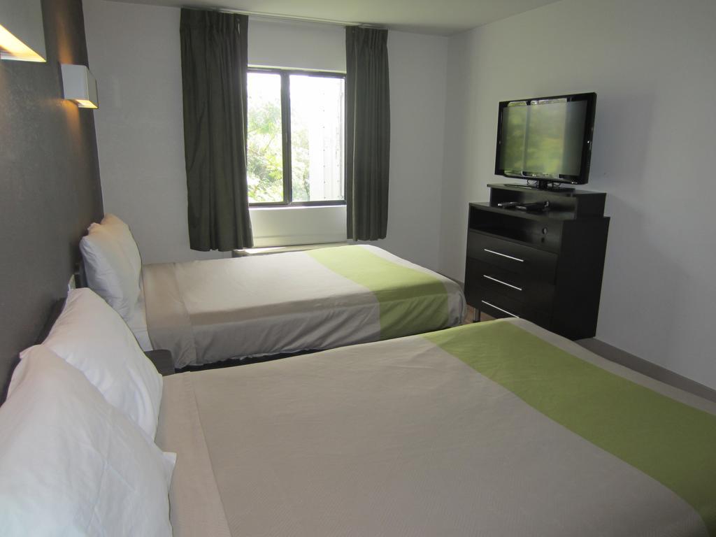 Deluxe Quadruple Room - Non-Smoking